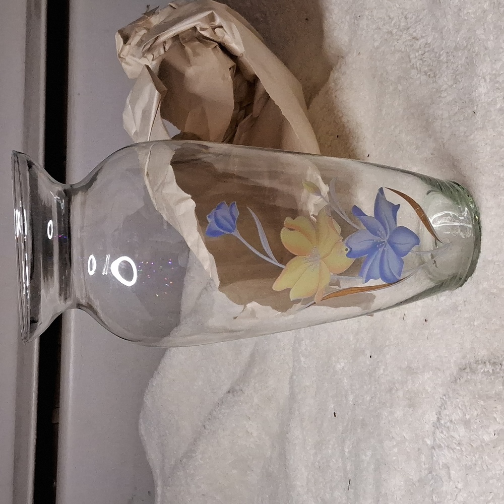 🆕️ in Box 10" floral glass vase